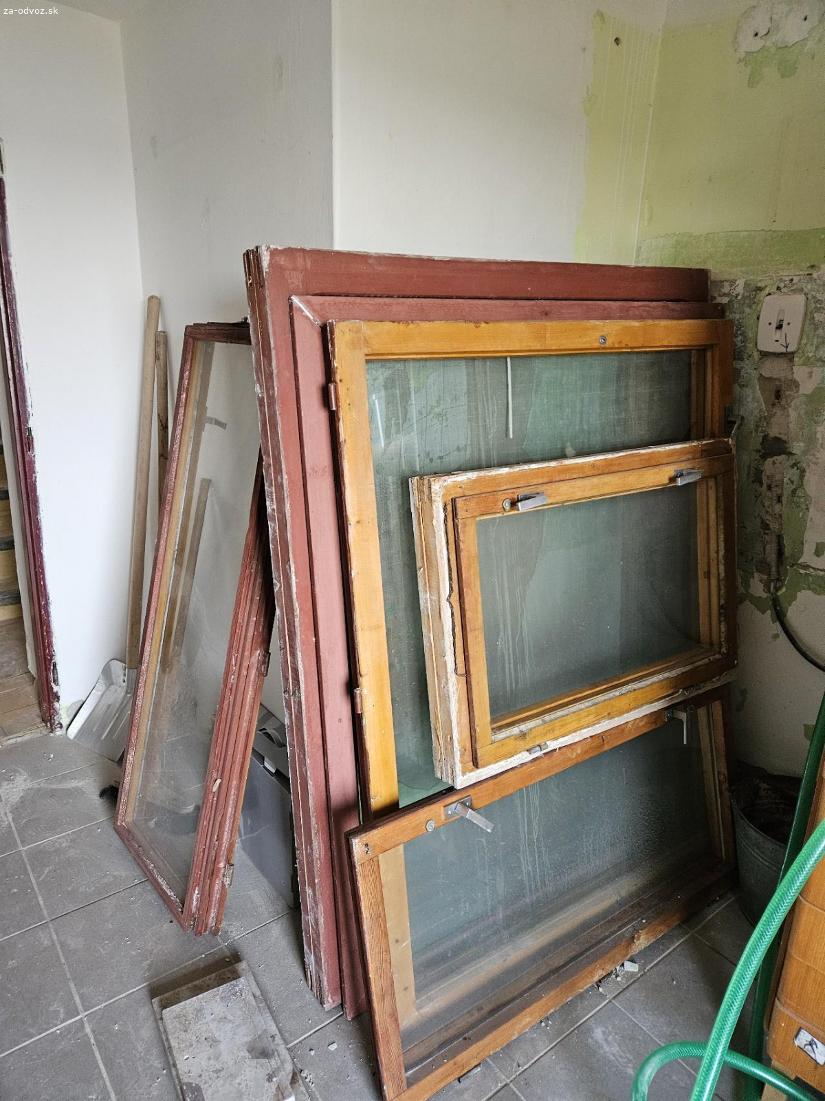 Drevo, okná, dvere, nábytok