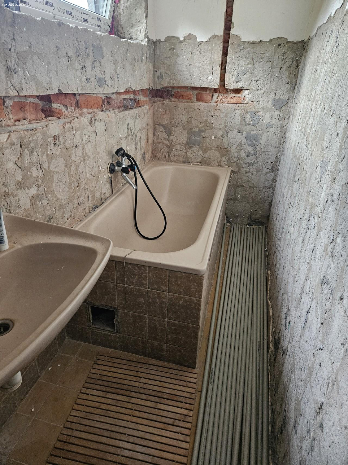 Drevo, okná, dvere, nábytok