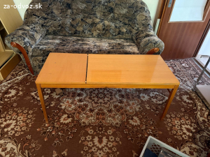 Dve kreslá a gauč