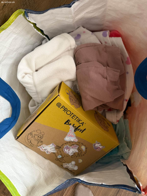 Dve tasky detského oblecenia