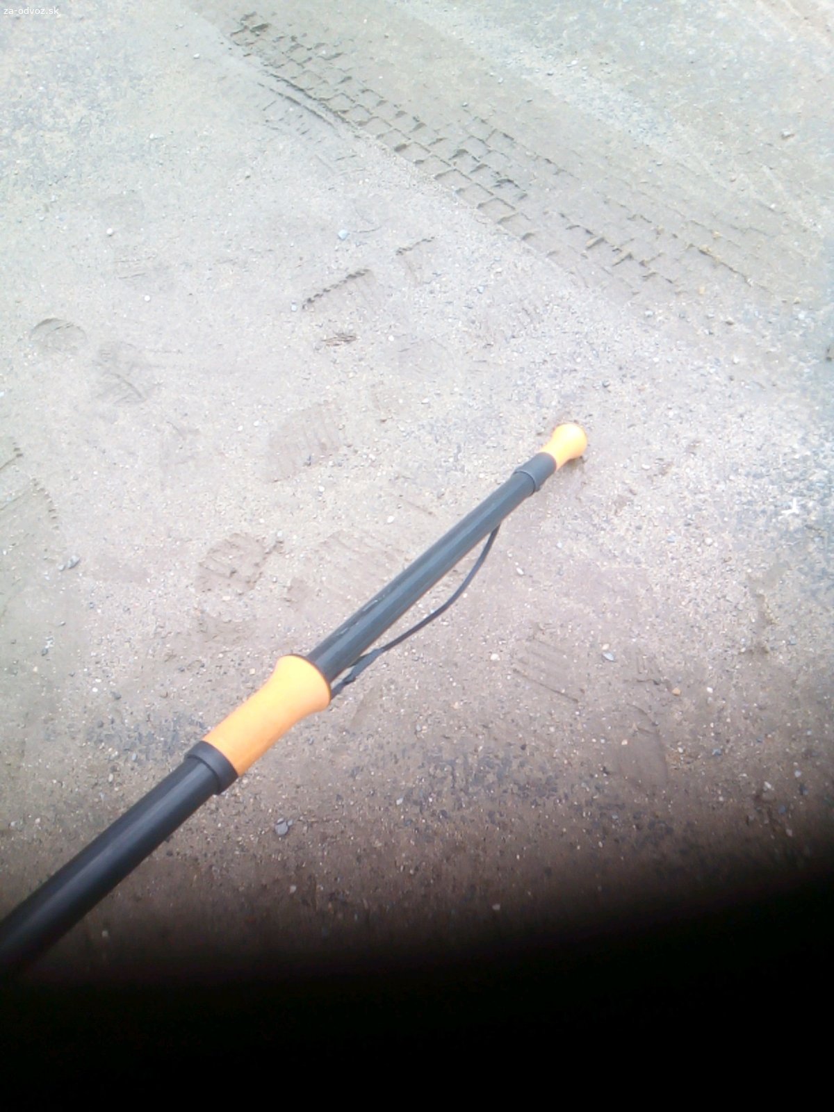 FISKARS..10m.teleskop.nůžky na větve. 10 m. teleskopické nůžky na větve od značky Fiskars.Velmi snadno se s nimi manipuluje.Záručená kvalita značky Fiskars jak pro profíky tak i dom.kutili.Pracovat s nimi zvládnou jak starší osoby tak i drobné ženy.