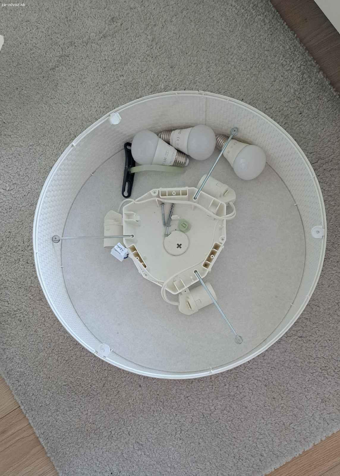 Funkcna stropna lampa ikea