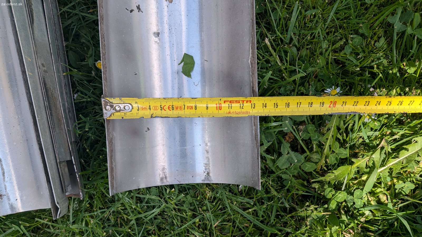 Hrebenáče. darujem plechové hrebenáče, šírka 13,5cm ; dĺžka 51cm ; hrúbka 0,8mm; 25ks.