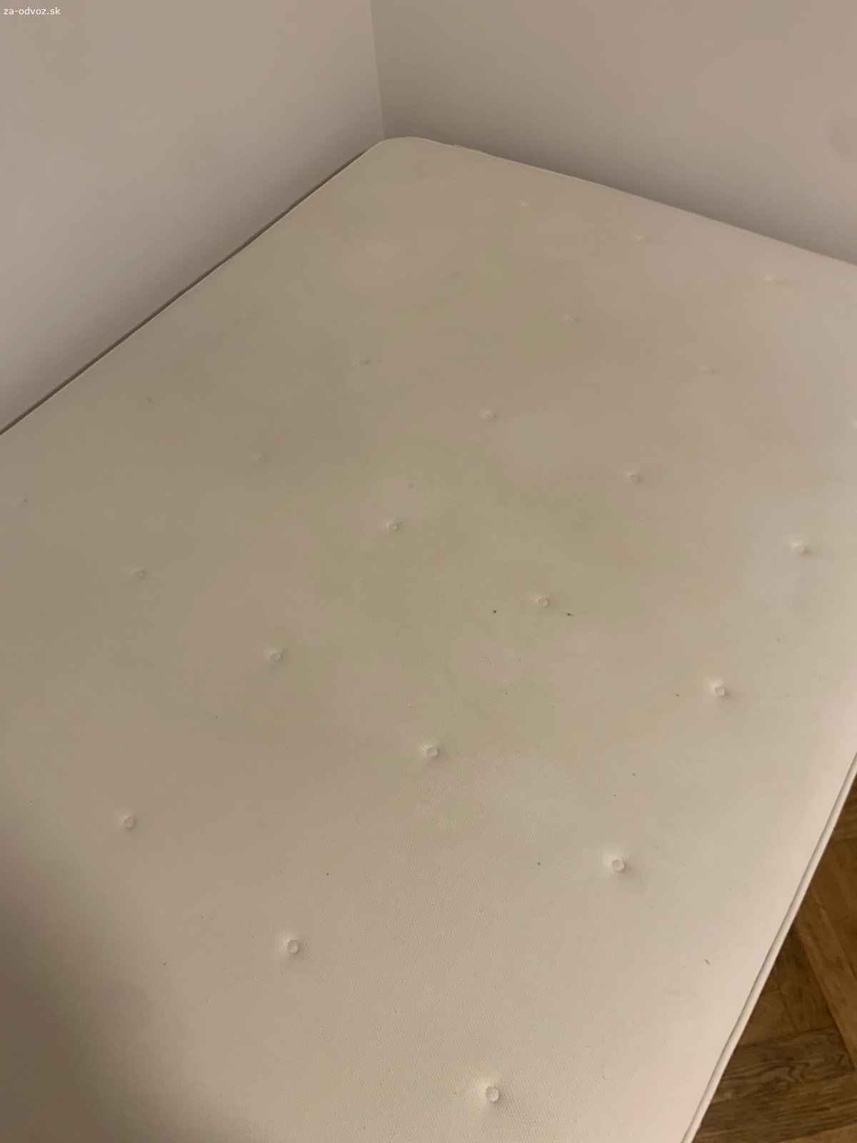 Hyllestad IKEA matrac 140 cm. zažltnutý, nebol tam ochranný kryt,
už som tam nastriekala balenie peroxidu na cistenie
vo veľmi funkčnom stave
nedá sa zrolovať
má do 5 rokov
140x200