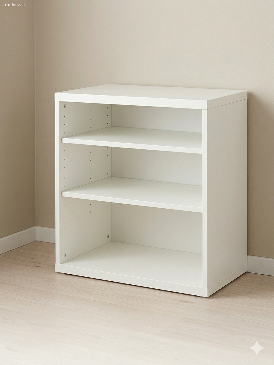 IKEA Stuva – Biela policová skrinka / regál. Darujem zachovalú, praktickú bielu skrinku z obľúbenej detskej/univerzálnej série IKEA Stuva (predchodca série Småstad). Skrinka je vďaka svojmu neutrálnemu dizajnu ideálna do detskej izby, spálne, predsiene alebo ako odkladací priestor v pracovni.
​Skrinka obsahuje 2 nastaviteľné police, takže si výšku jednotlivých priehradiek viete prispôsobiť podľa potreby (na hračky, knihy, krabice či oblečenie).
​? Rozmery:
​Šírka: 60 cm
​Hĺbka: 50 cm
​Výška: 64 cm

​✨ Stav:
​Veľmi dobrý, používaný stav.
​Konštrukcia je pevná a stabilná.
​Bežné známky používania, žiadne výrazné poškodenia.
​
​Len osobný odber – Dunajská Lužná.