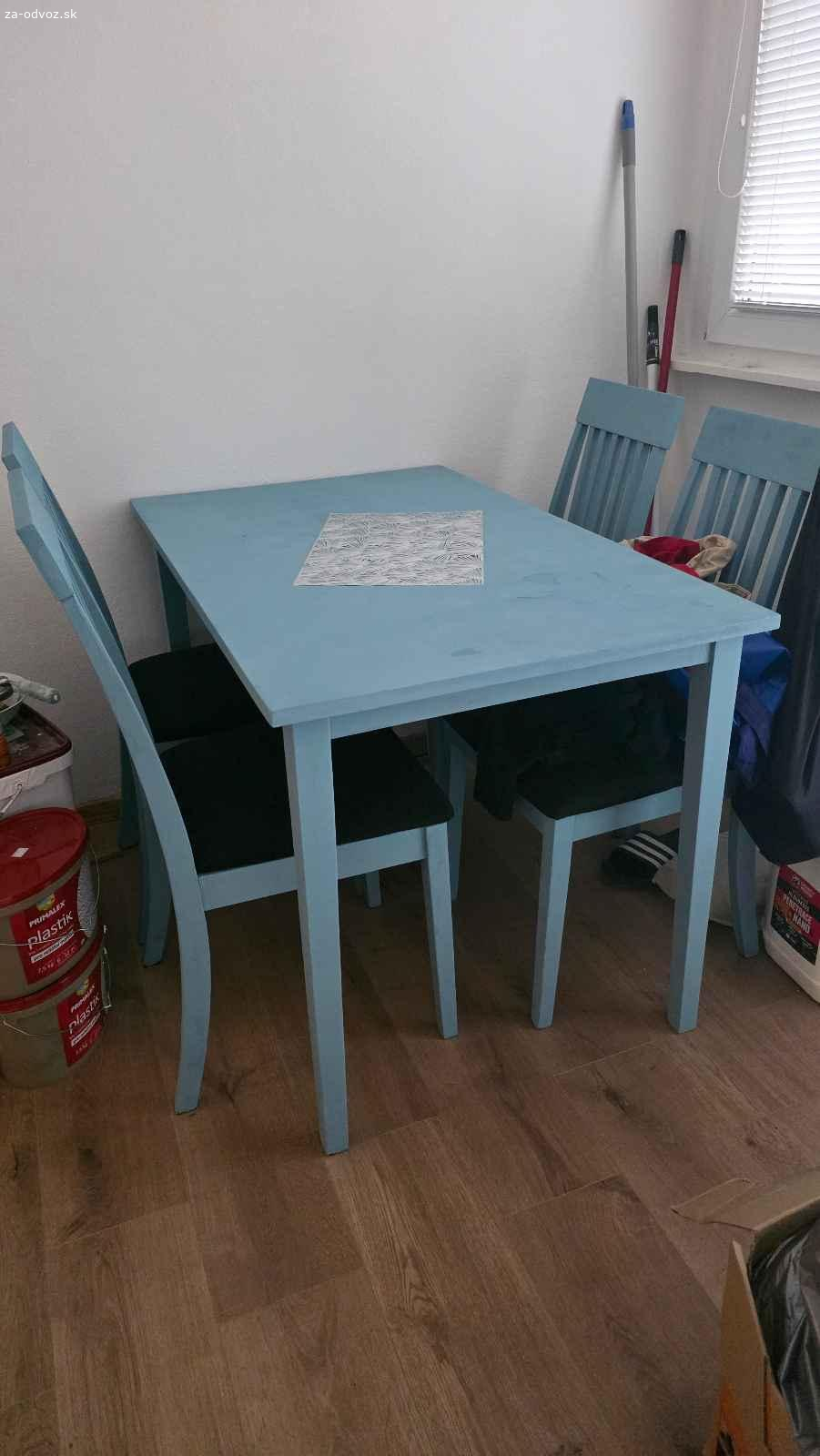 Jedálenský stôl a stoličky