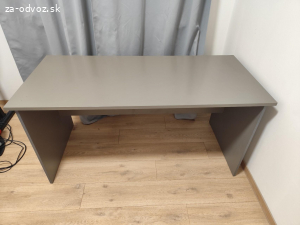 kancelársky stôl