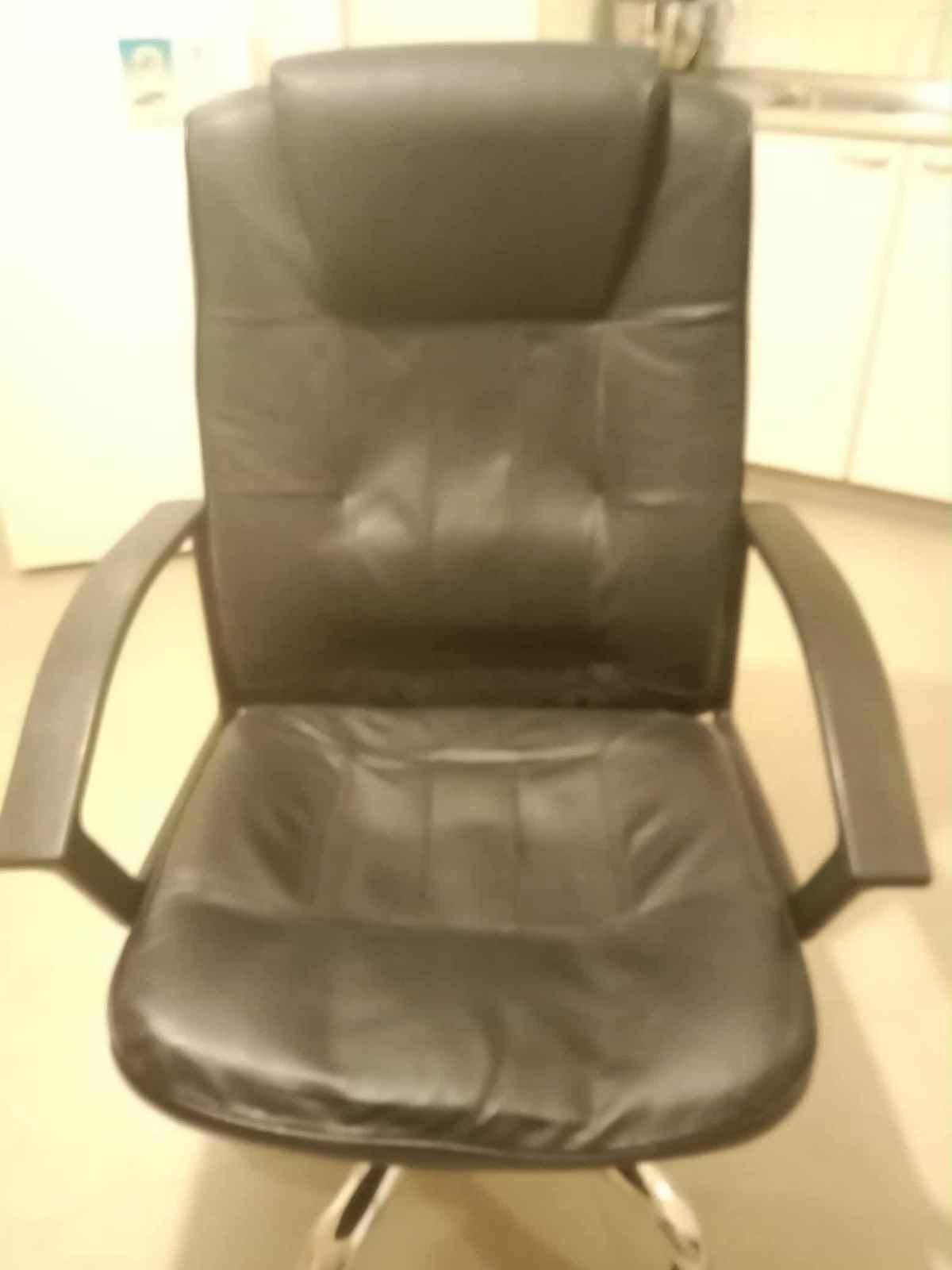 Kožené kreslo za odvoz