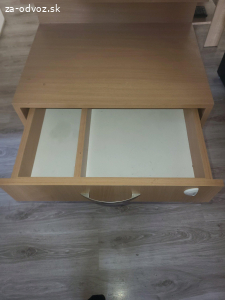 Kozmetický stolík so zrkadlom