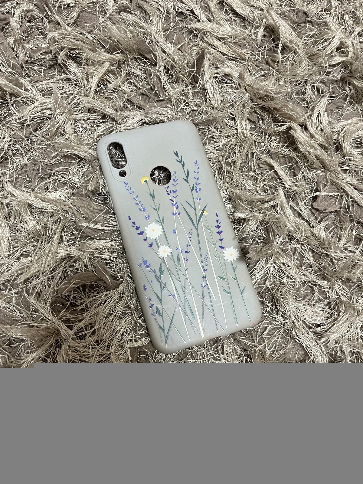 Kryty na Xiaomi Redmi note 7. Majú na sebe známky opotrebovania