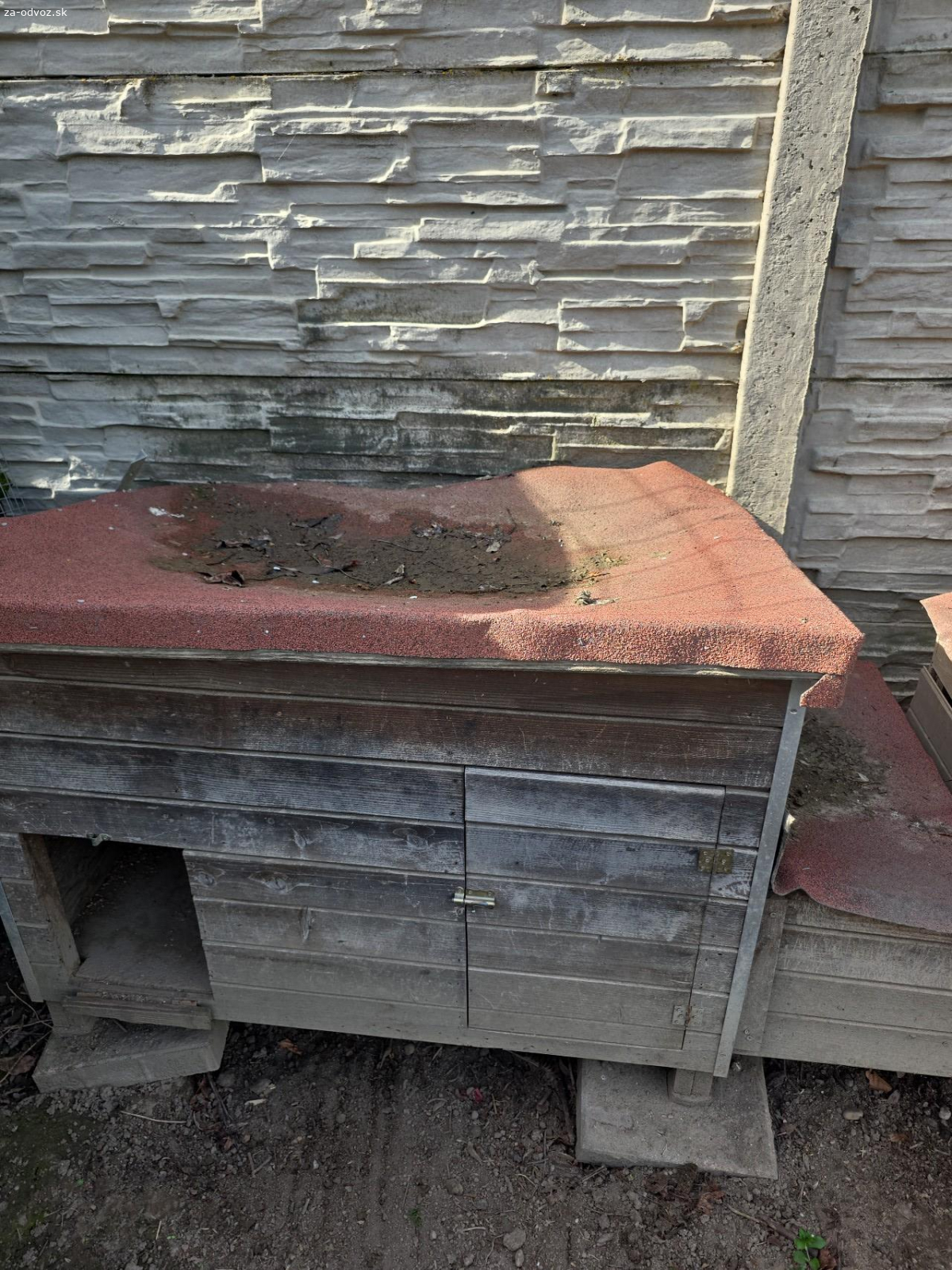 Kuríny a klietka na zajace