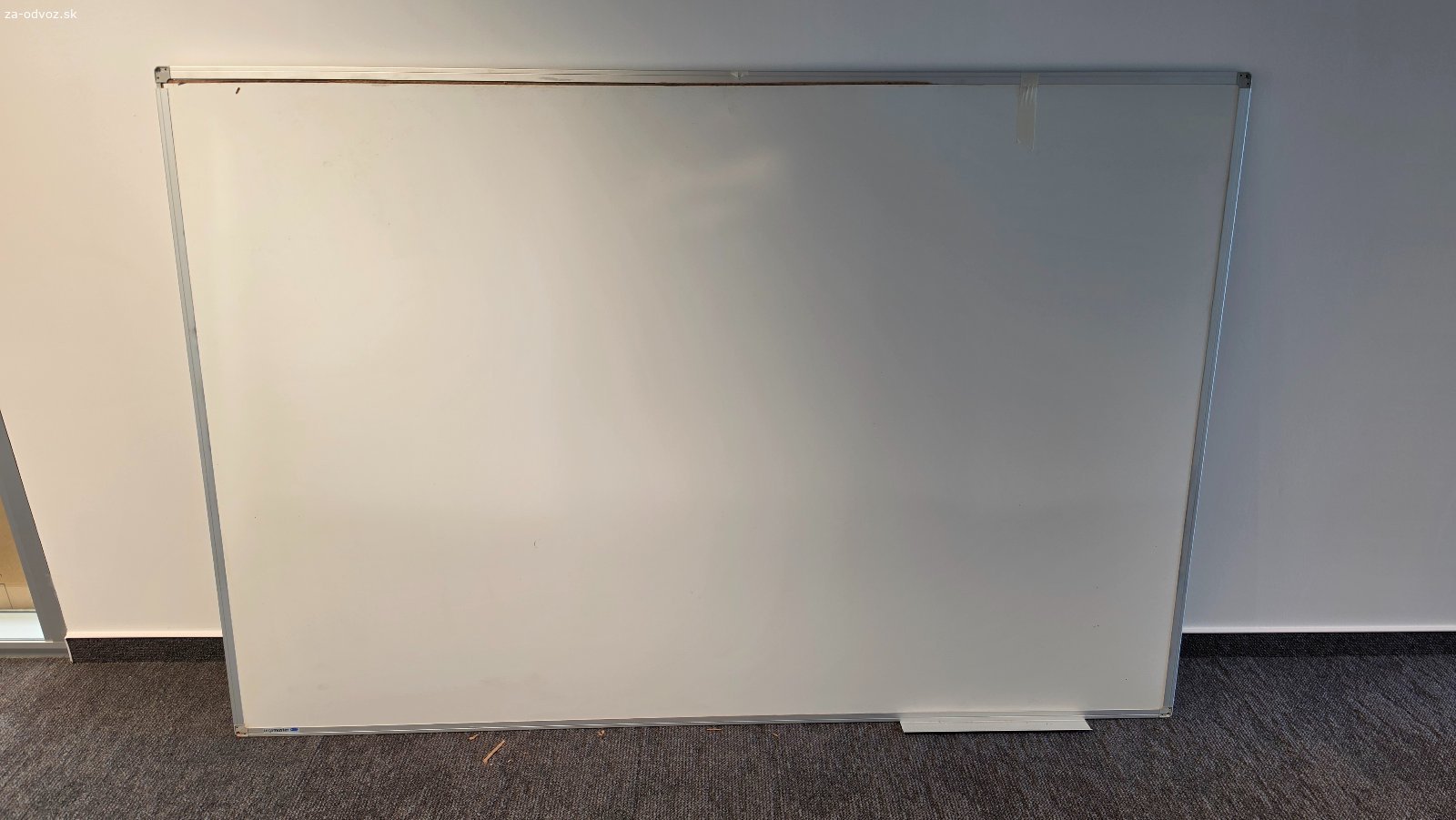 Magneticke tabule. darujem 2 menšie a 1 väčšiu- ta ma odlepenu lištu, biele magneticke tabule na pisanie.

len osobny odber