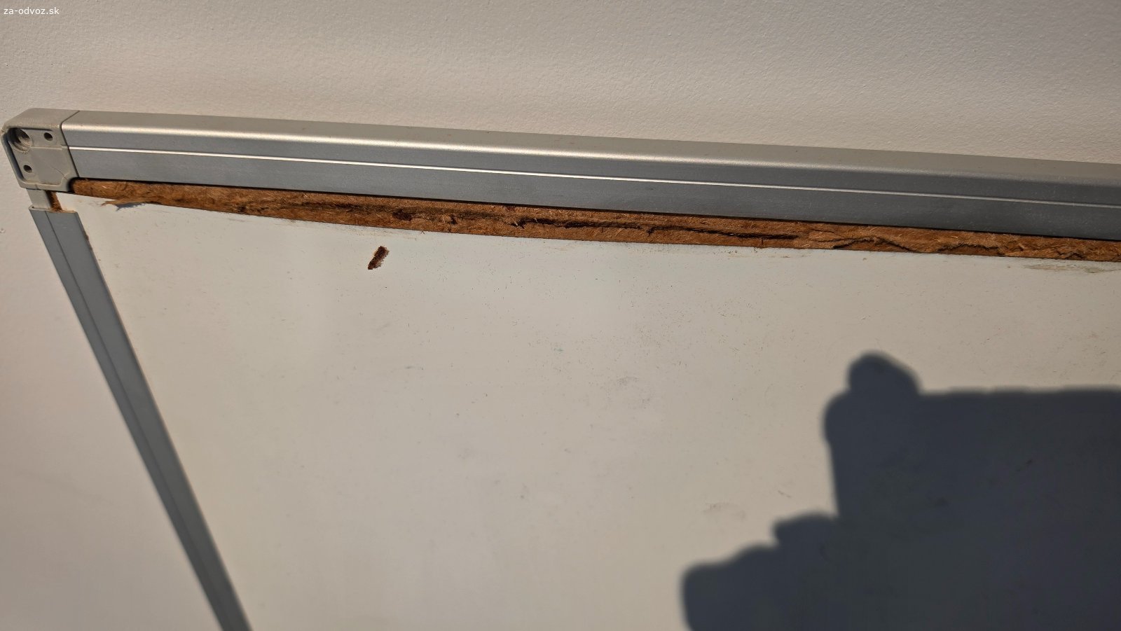 Magneticke tabule. darujem 2 menšie a 1 väčšiu- ta ma odlepenu lištu, biele magneticke tabule na pisanie.

len osobny odber