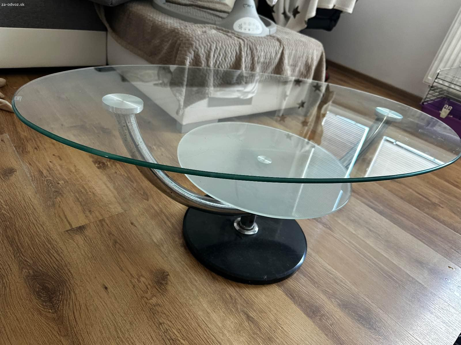 moderný sklenený konferenčný stolík