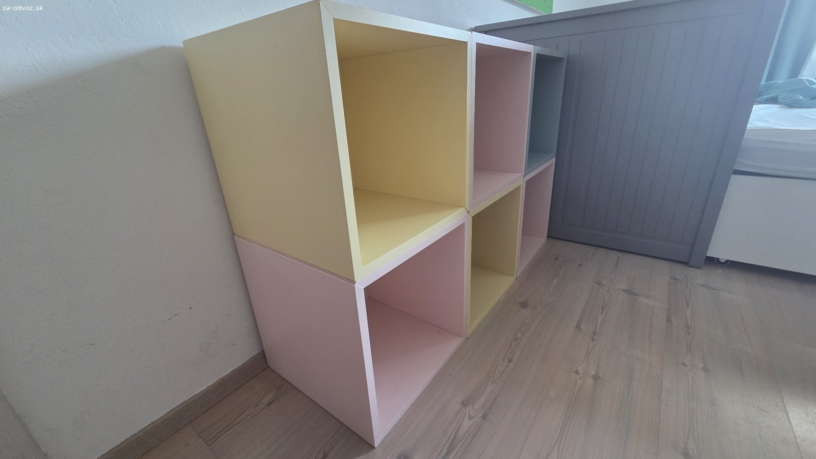 Modulárna kniznica ikea. viď foto