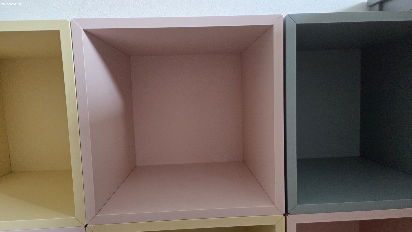 Modulárna kniznica ikea. viď foto