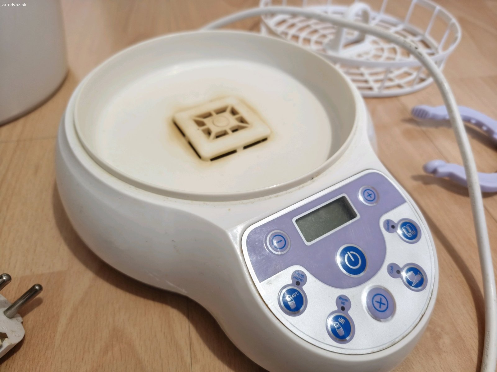 Multifunkčný ohrievač a sterilizátor. Darujem multifunkčný ohrievač a sterilizátor Topcom Kidzzz 4 in 1

Darujem za odvoz multifunkčný ohrievač detských fliaš a sterilizátor značky Topcom Kidzzz (Multi Steamer 401) vrátane originálnej krabice a príslušenstva.

Stav:
Používaný, plne funkčný.

Detaily: 
Na vyhrievacej ploche je viditeľný vodný kameň/známky používania (viď foto), čo má len estetický charakter a nemá vplyv na funkčnosť.

Len osobný odber.
