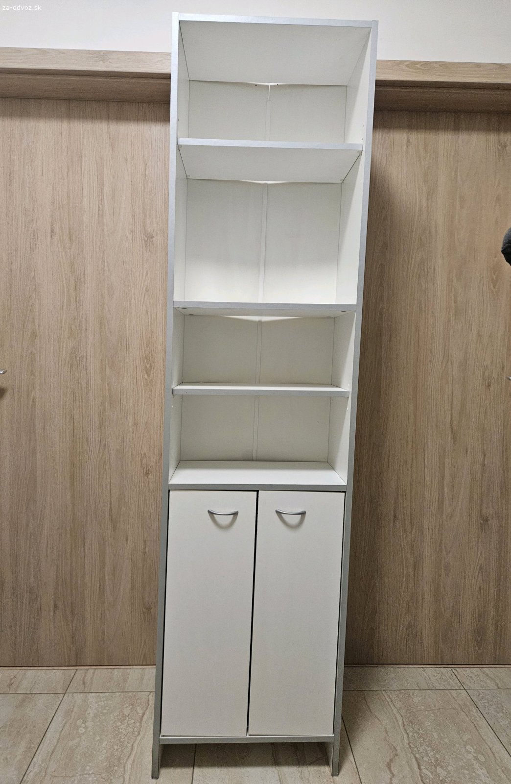 Nábytok, zariadenie bytu. Darujem zariadenie bytu na fotkách. 

Stol 120x80
Skrinka 195x50x30
Botnik 106x22x101
Lampa 174cm
Žehliaca doska
Kos
Kávovar 
Varná kanvica 
Panvica
Zrkadlá  
atď..

Iba všetko spolu

Dunajská Lužná