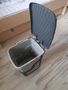Naslapny odpadkovy kos 20 litrov