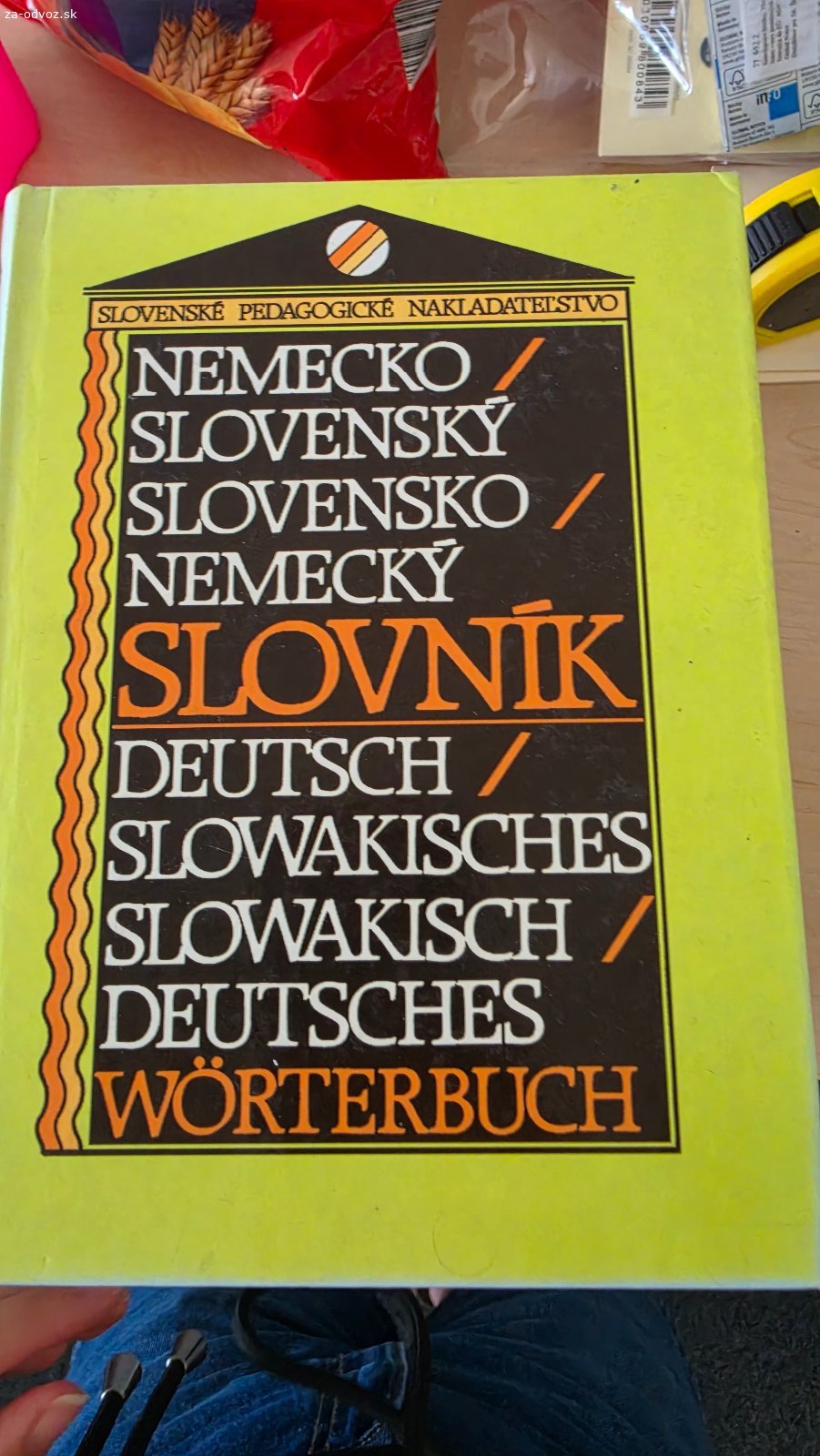 Nemecko-slovenské knihy. darujem 5 kníh:
pravidlá slovenského pravopisu 
nemecko slovenske slovniky
nieco nemeckeho o korespondencii
a nejaky nemecky stavebny slovnik