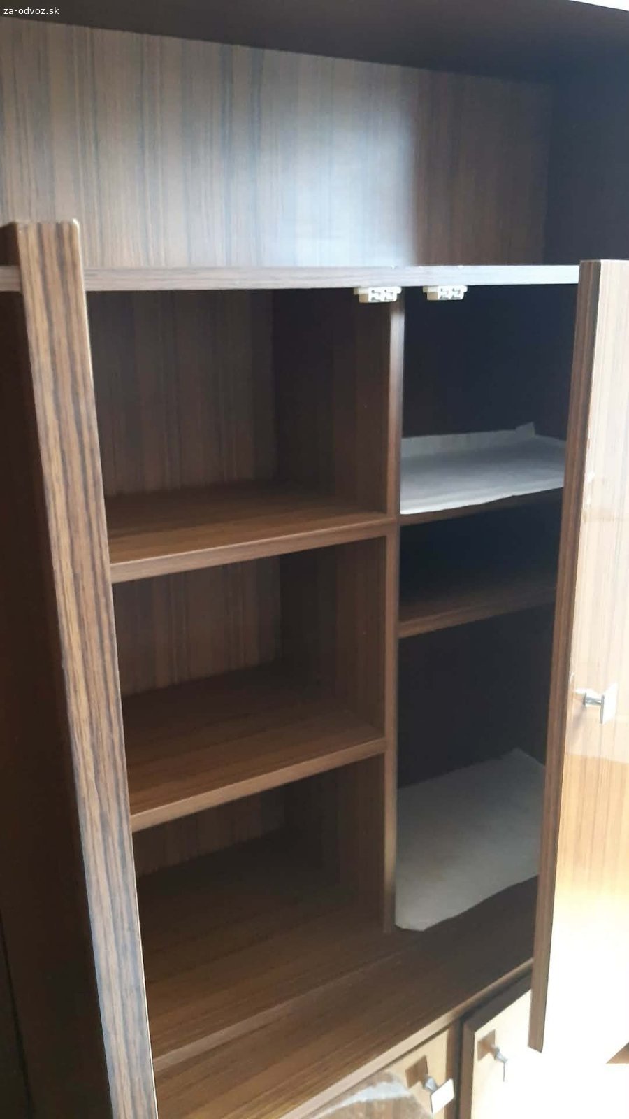 Obyvacia stena. Dearujem časti obyvacej steny, velmi zachovaly a kvalitny material.