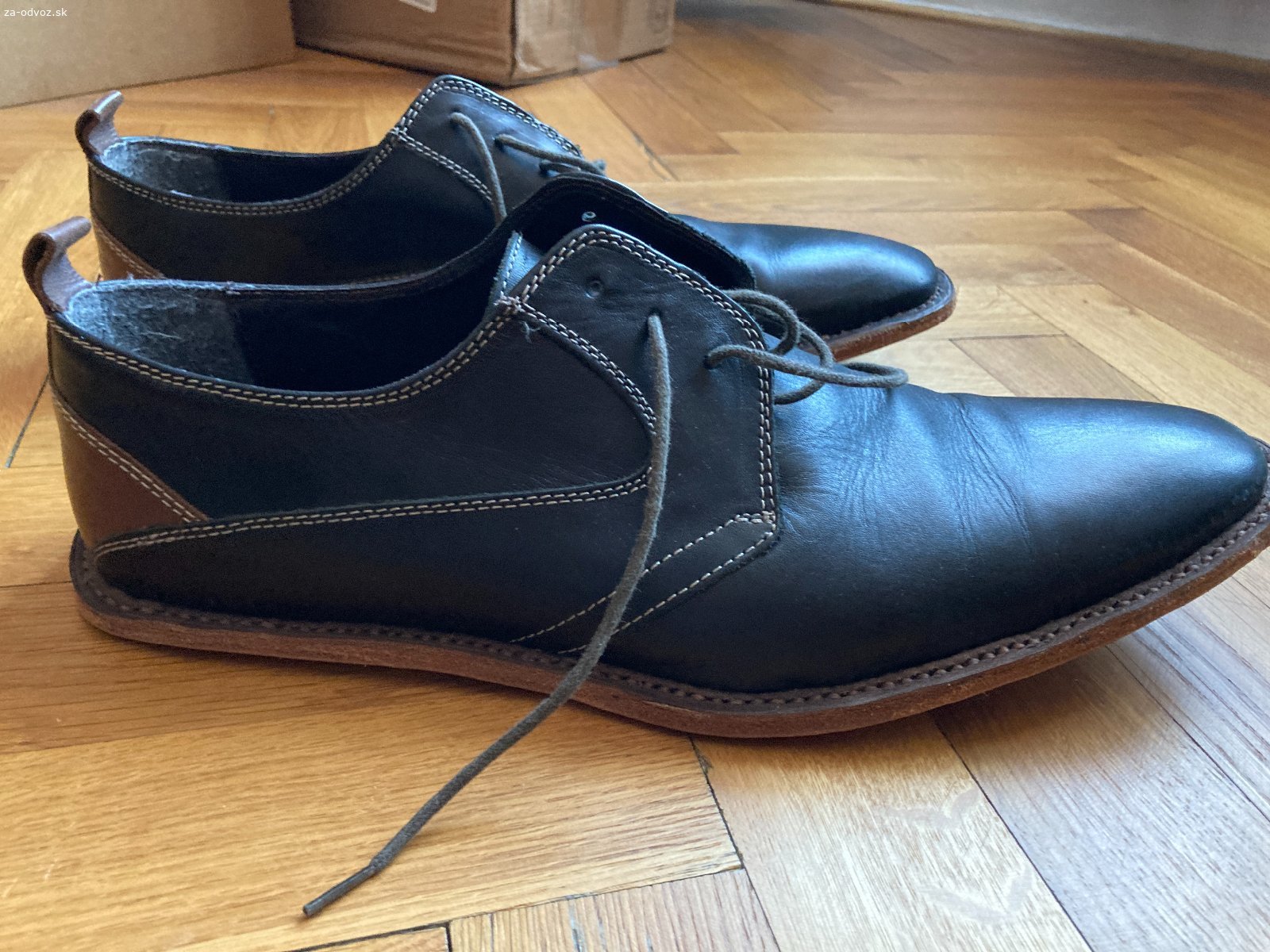 Pánske elegantné topánky. Darujem pánske čierne celokožené elegantné topánky. Veľkosť 41-42.
Nosené minimálne.
Podrážky boli upravované, potrebné je dorobiť podpätníky (viď fotka)
Osobný odber v BA-Staré mesto.