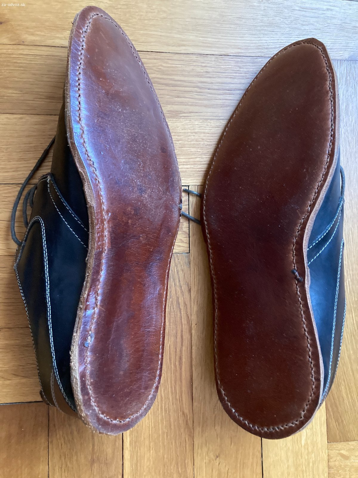Pánske elegantné topánky. Darujem pánske čierne celokožené elegantné topánky. Veľkosť 41-42.
Nosené minimálne.
Podrážky boli upravované, potrebné je dorobiť podpätníky (viď fotka)
Osobný odber v BA-Staré mesto.