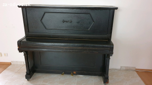 Piano Petrof