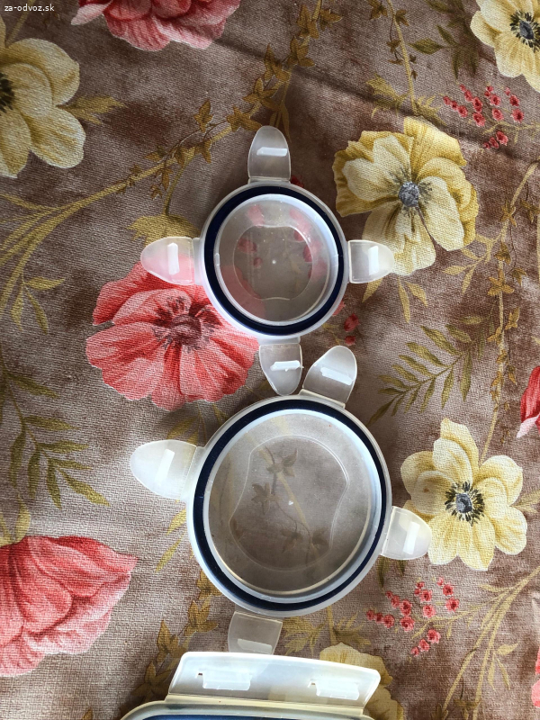 Plastove vrchnaky