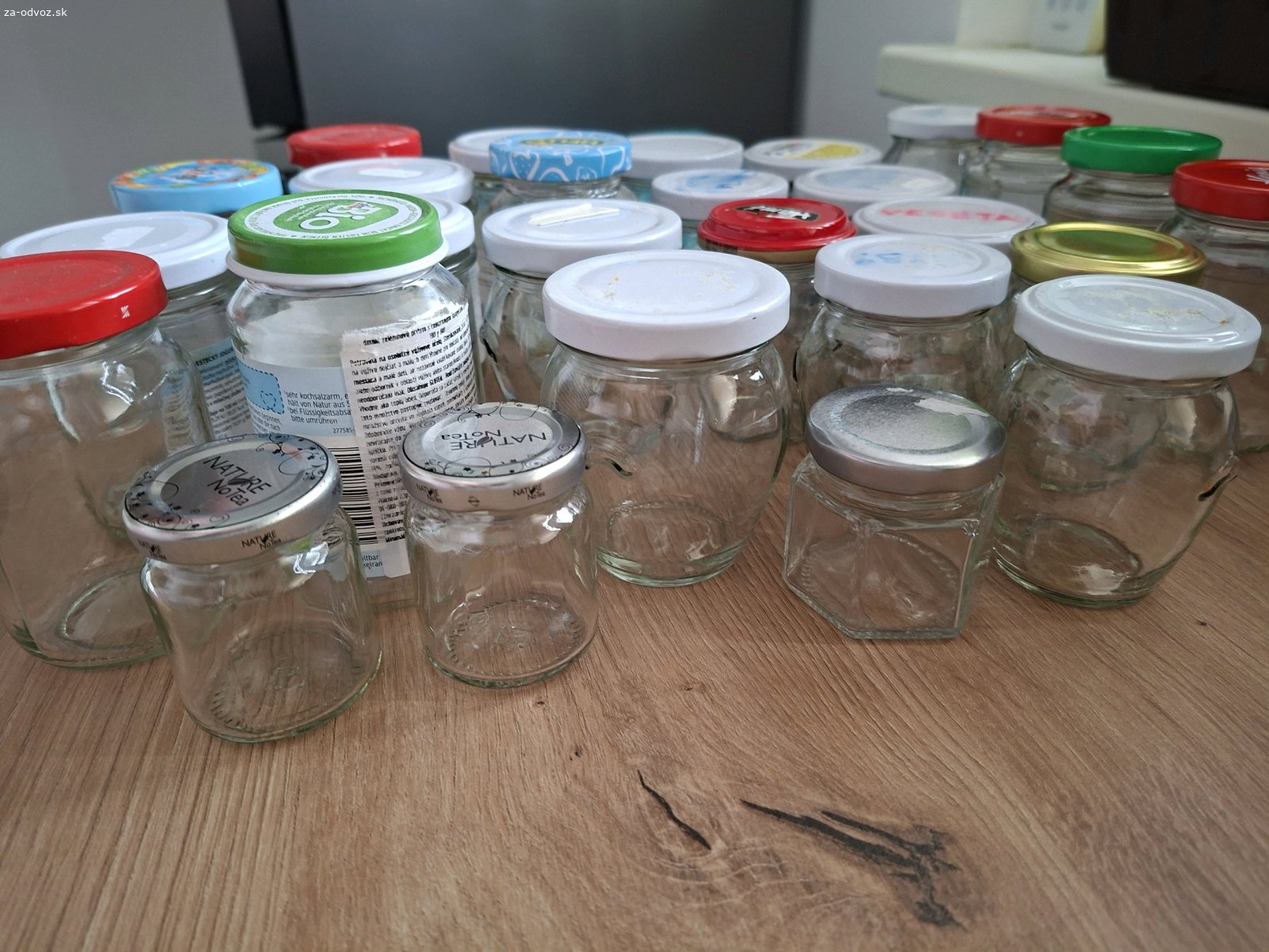 poháre z jogurtov. posuniem cca 30ks. su to poháre hlavne z jogurtov, cca 200ml. ja som používala na korenie.