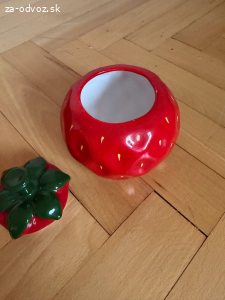 porcelanova nadobka v tvare jahody