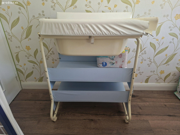Prebaľovaci pult s vanickou