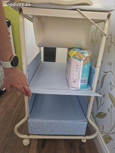 Prebaľovaci pult s vanickou