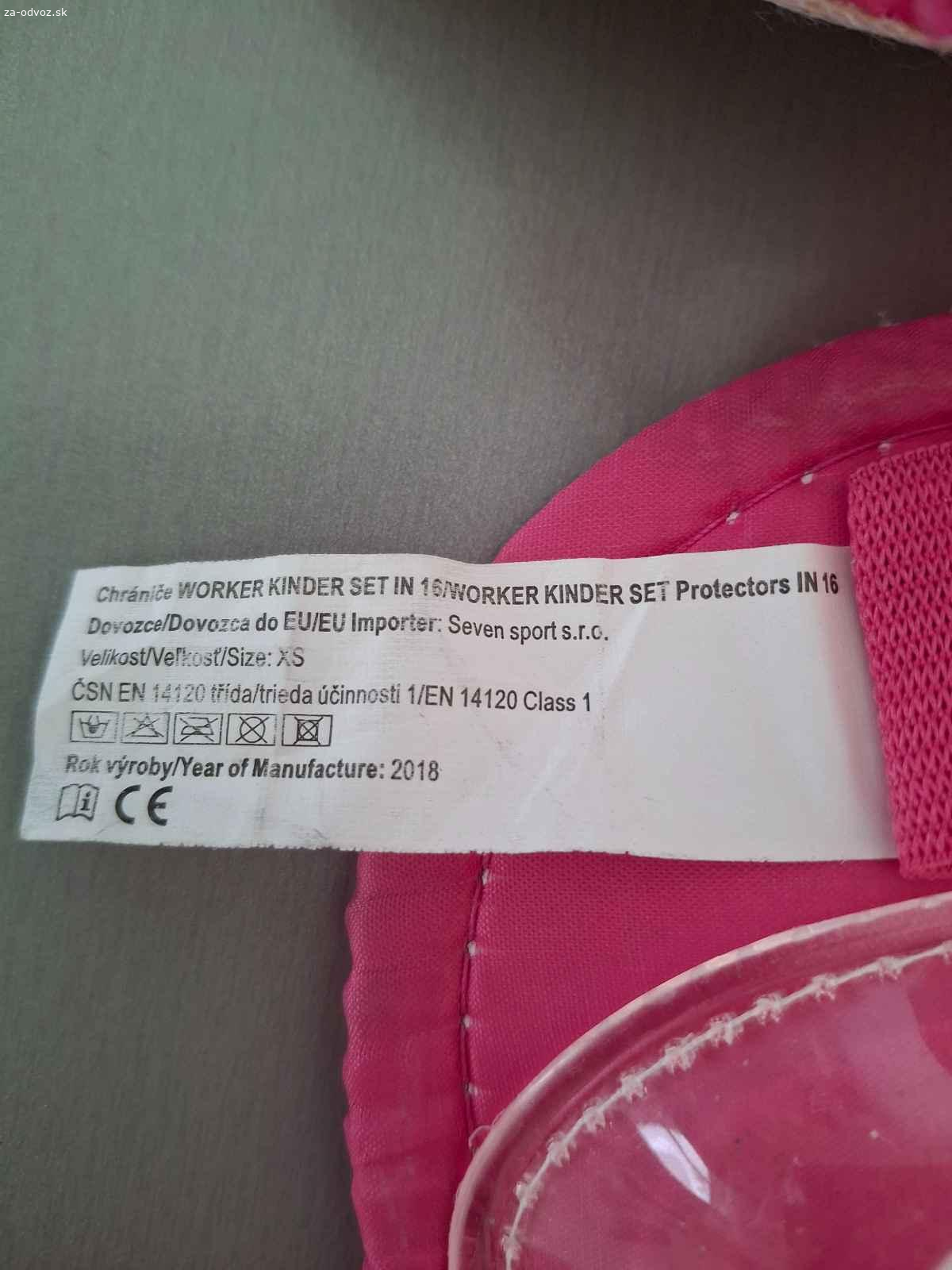 Prilba + chrániče pre dievča. Darujem za odvoz prilbu ružovú (vek 3-7 r.) + chrániče ružové na kolená, lakte, dlane (veľkosť uvedená XS, vhodné pre 3-7 r.). Osobný odber Pošta Limbach.