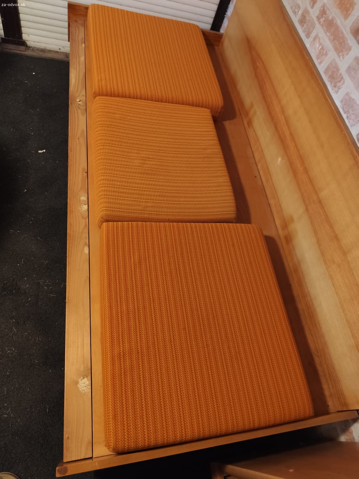 Retro rozkladací gauč