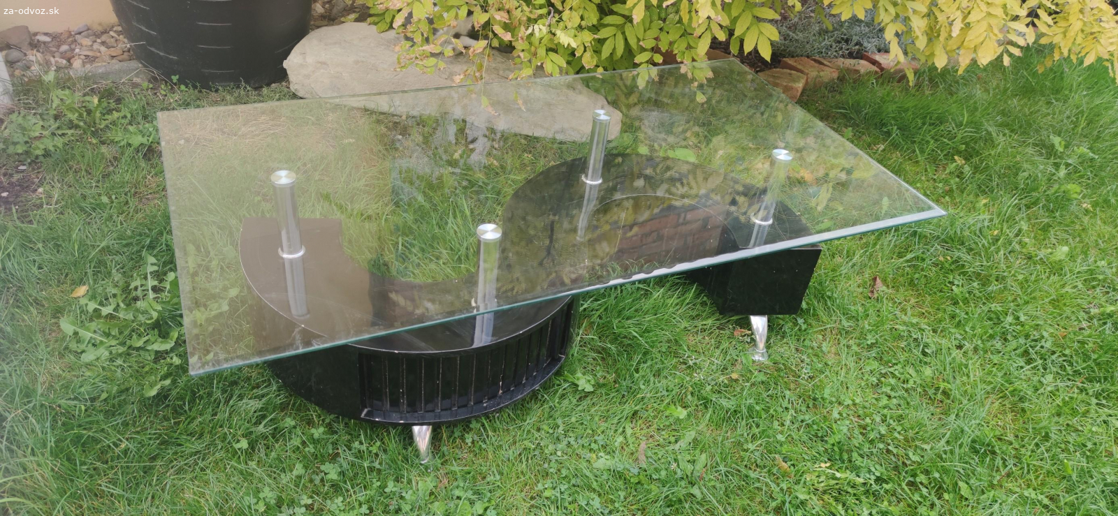 retro stolík s roletkou