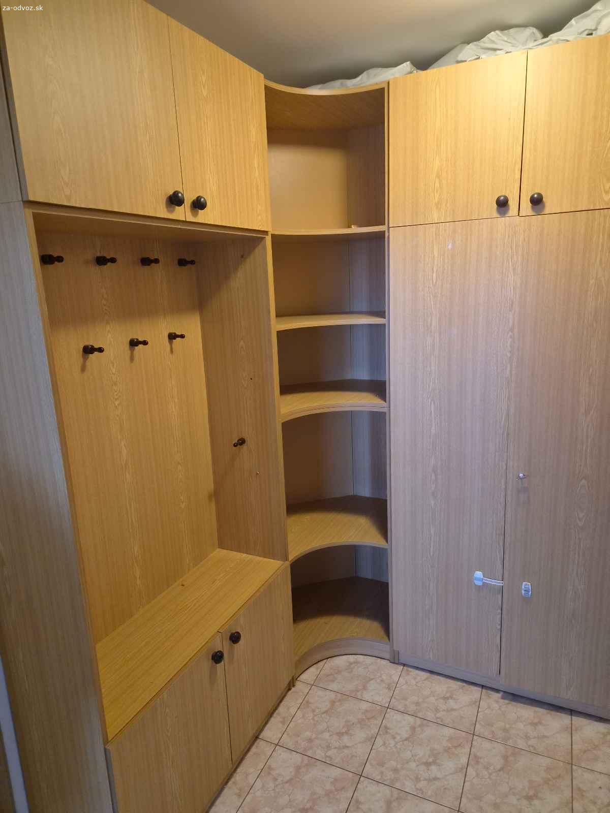 Rohová skriňová zostava do chodby