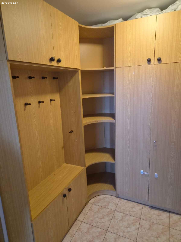 Rohová skriňová zostava do chodby
