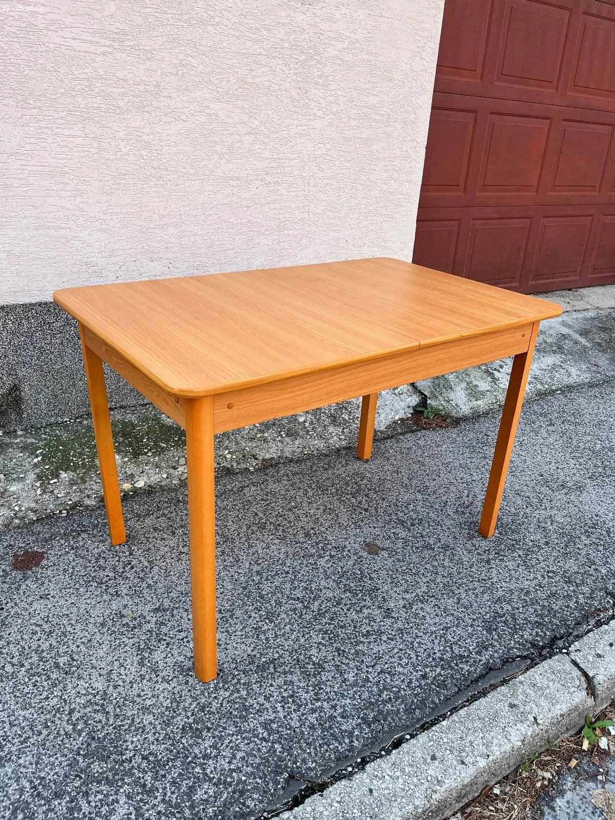 Rozkladaci drevený stolík a 2 stolicky