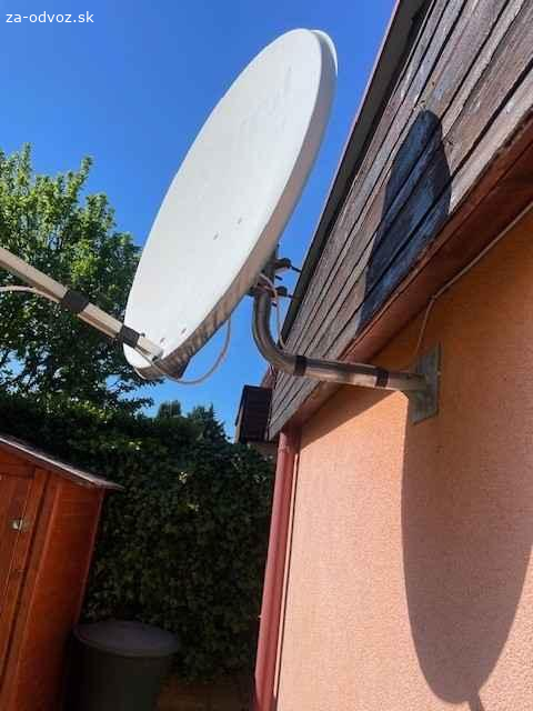 satelit DIGI s konzolou