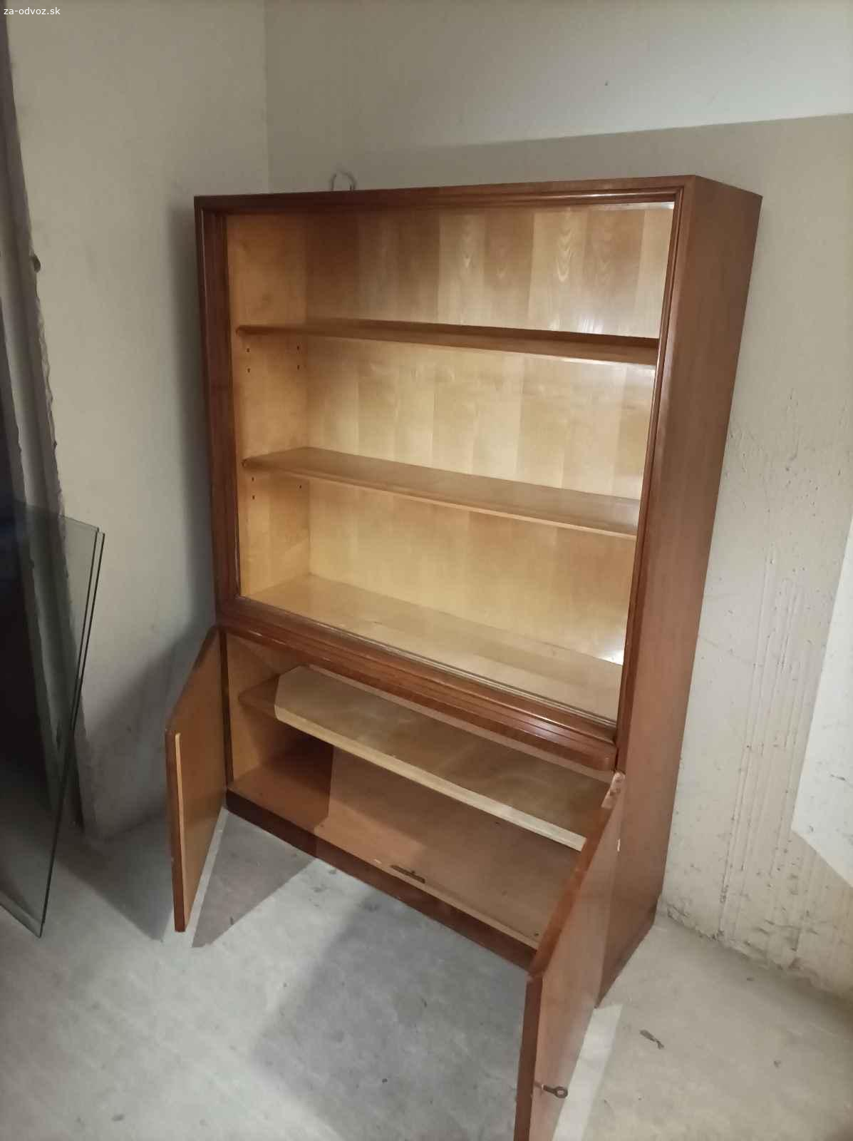 Sekretár so sklom. Sekretár so sklom. Darujem za odvoz. Vyzdvihnutie v Martine.