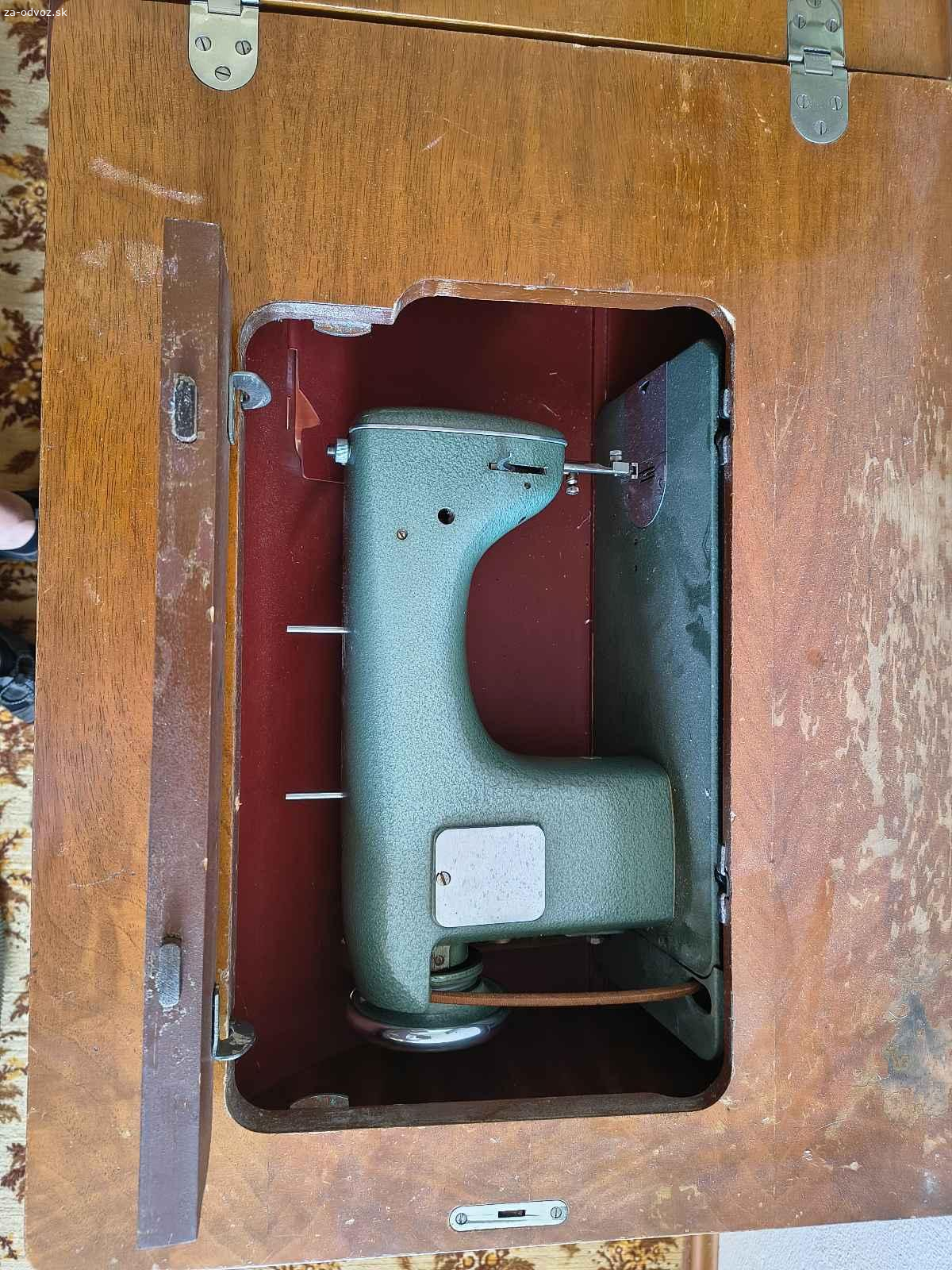 Šijací stroj Minerva - skriňová forma