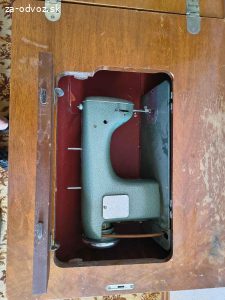 Šijací stroj Minerva - skriňová forma