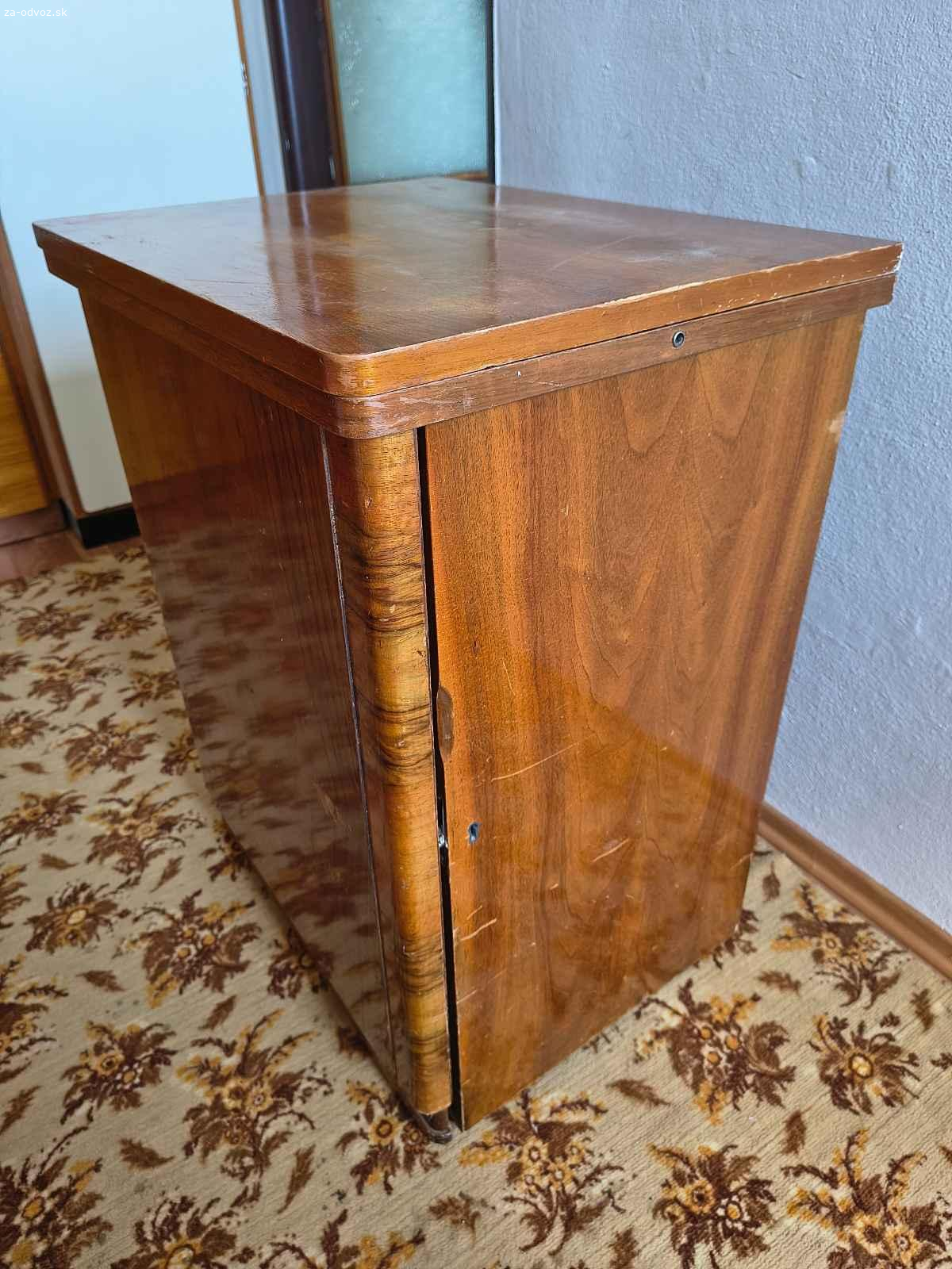 Šijací stroj Minerva - skriňová forma