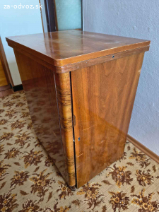 Šijací stroj Minerva - skriňová forma