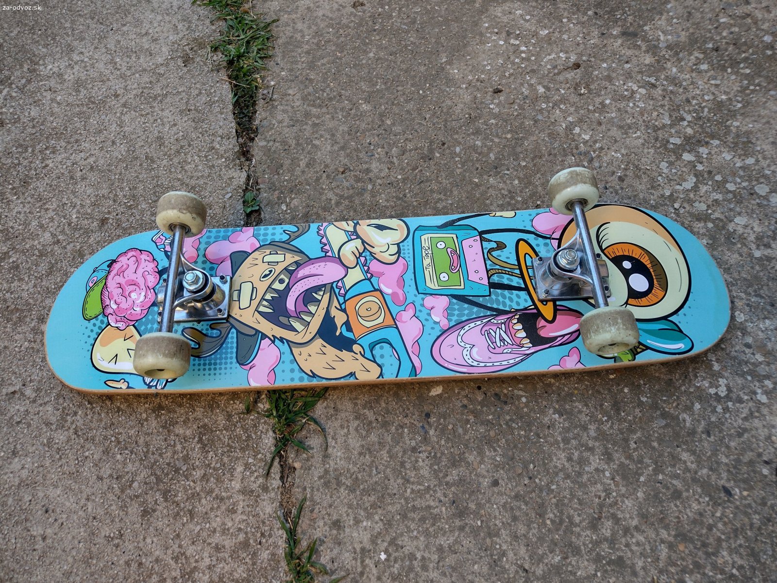 Skateboard. Darujem tento skateboard. použitý pár krát.