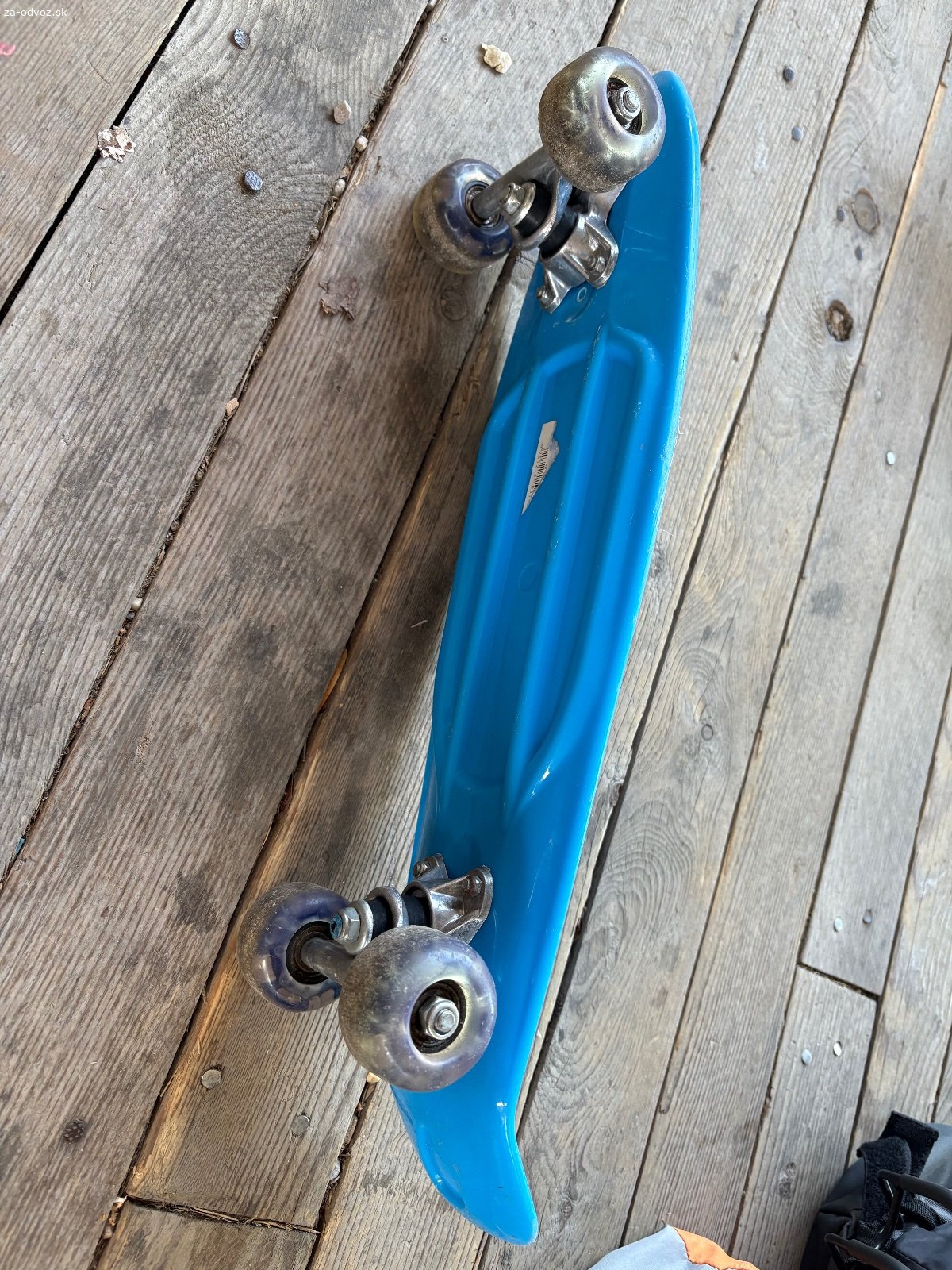 skateboard. Darujem skateboard so svietiacimi kolieskami