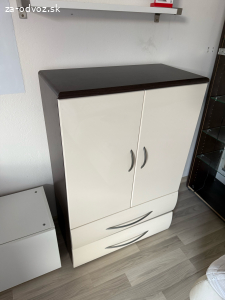 Skriňa/kabinet