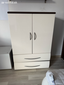 Skriňa/kabinet