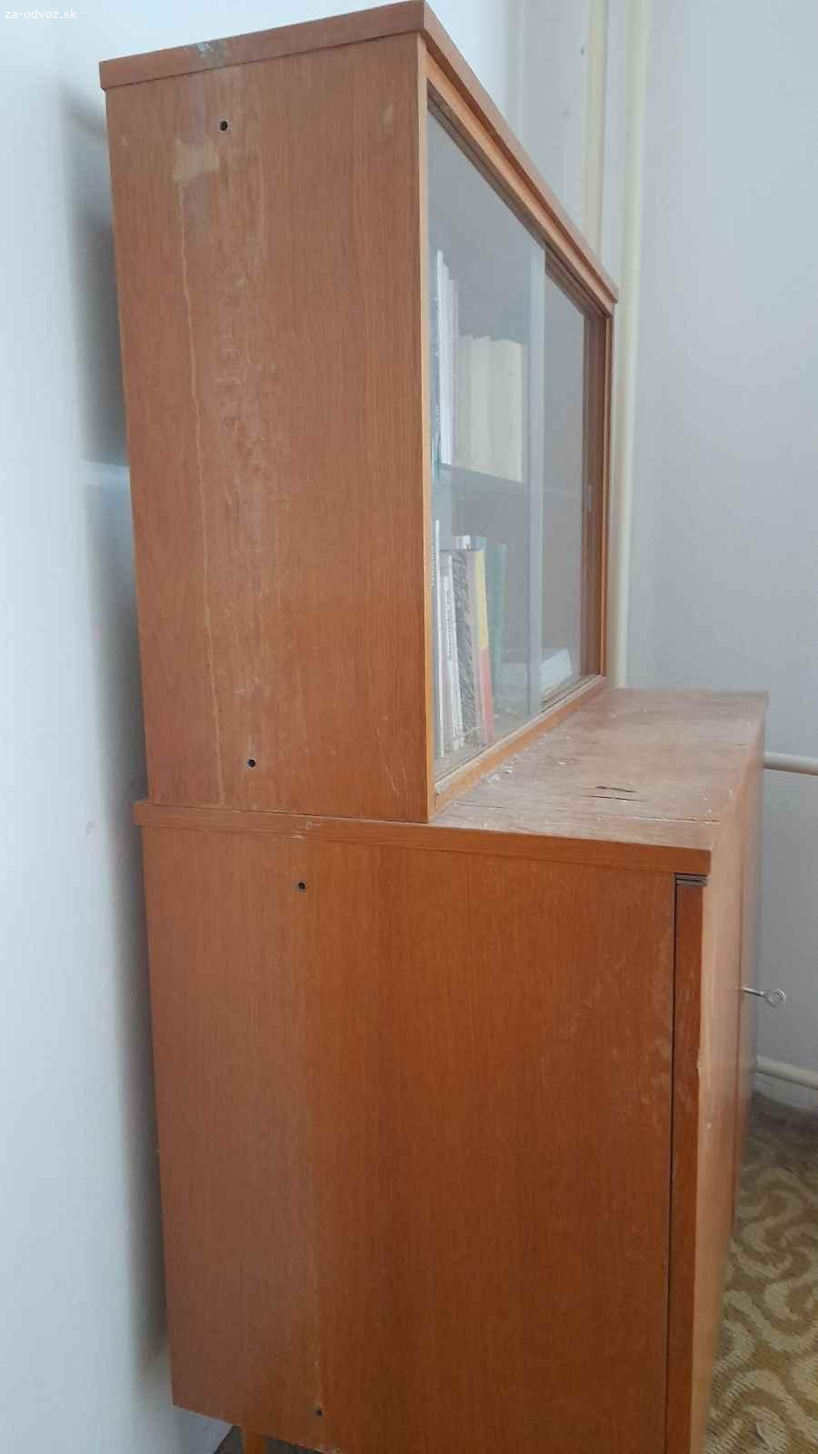 Skrinka s nadstavcom